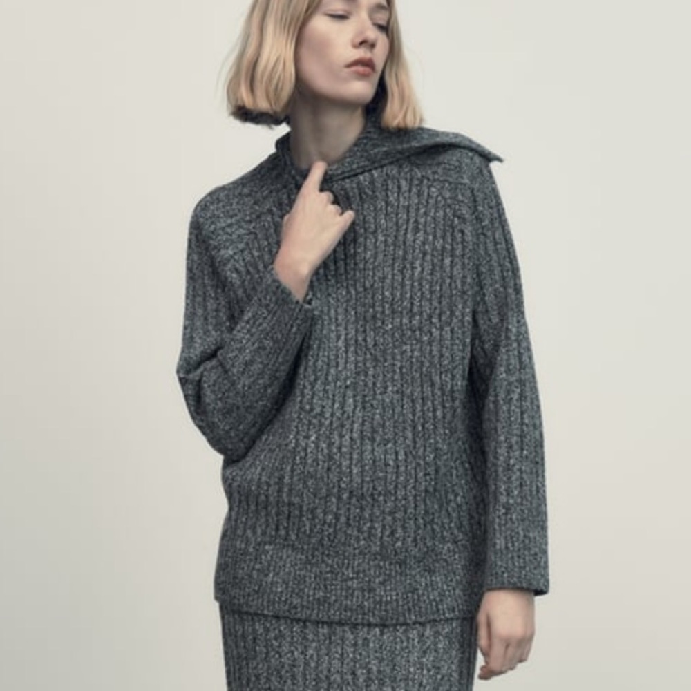 Zara Women’s Grey Ribbed Knit Sweater Button Down Neck Oversized Size Medium